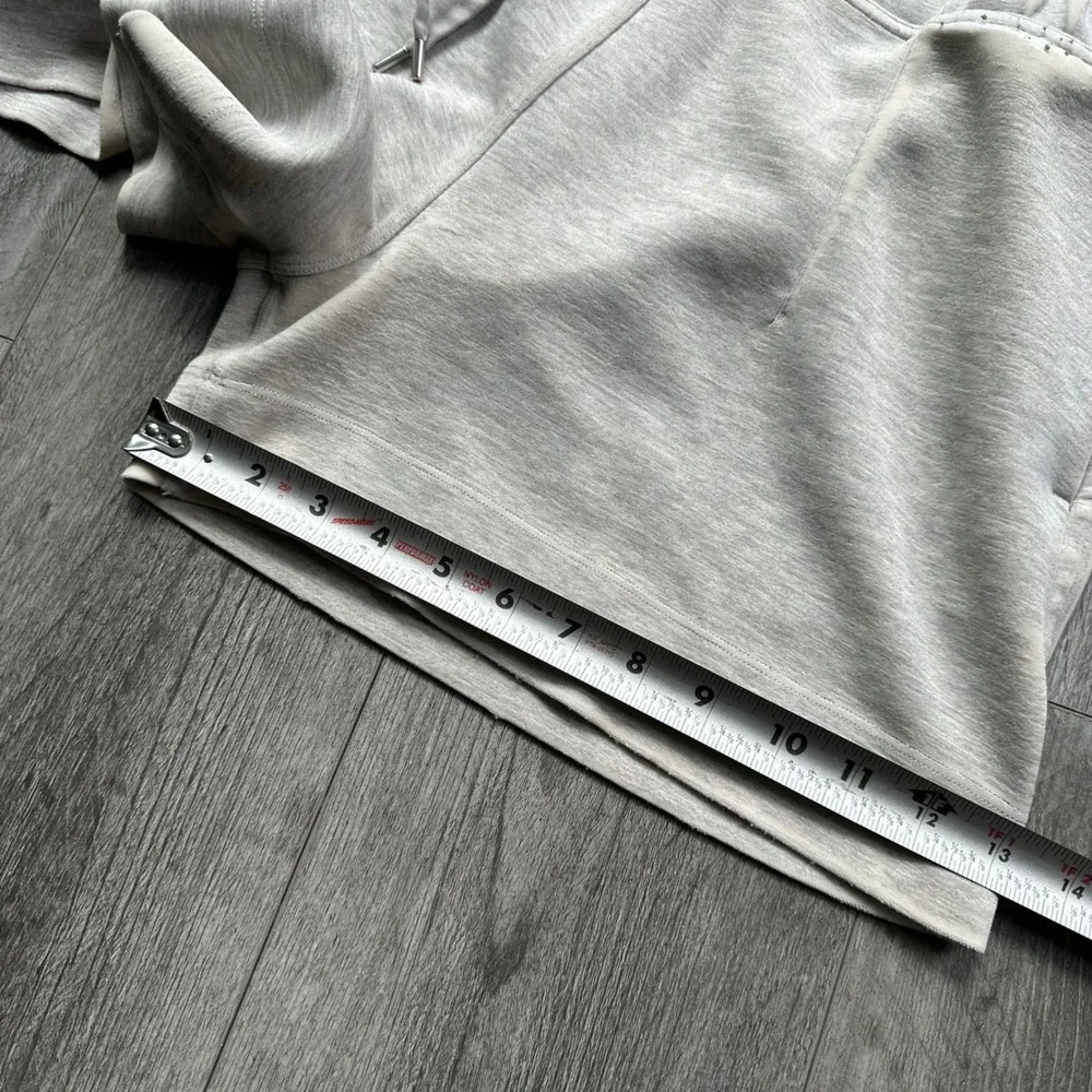 Lululemon Gray/Cream Sweat Shorts Women's 8 Elastic Waist Drawstring pocketed